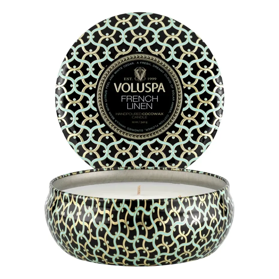 Maison Noir 3-wick Tin tuoksukynttilä 40 tuntia, French Linen